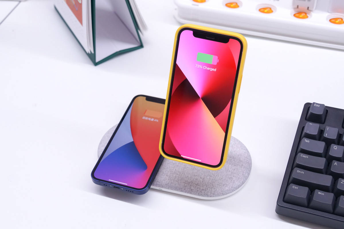 充电新体验MOMAX立式双项磁吸无线充电