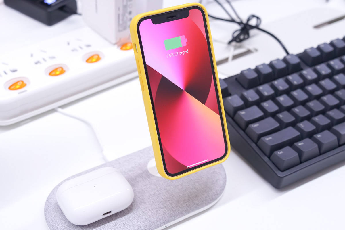 充电新体验MOMAX立式双项磁吸无线充电器测评开元棋牌appiPhone 1312通用无线(图10) 充电新体验MOMAX立式双项磁吸无线充电器测评开元棋牌appiPhone 1312通用无线(图10)