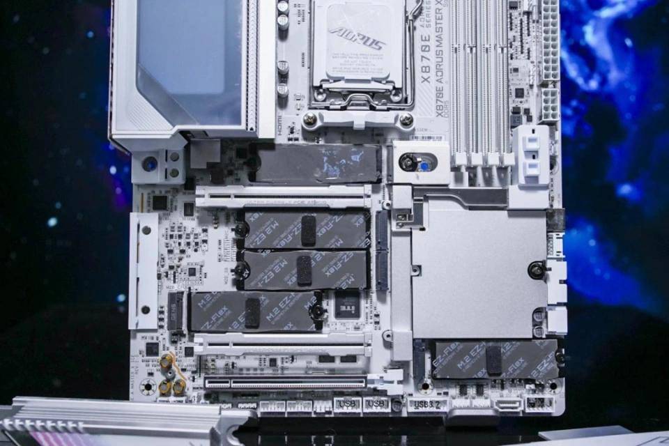 X3D系列主板免费提升游戏性能开元棋牌高端主板“模范生”技嘉(图2) X3D系列主板免费提升游戏性能开元棋牌高端主板“模范生”技嘉(图2)