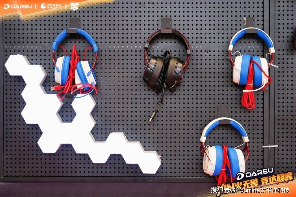 州收官：AE7鼠标发布Ultra系列亮相ky开元棋牌2025达尔优电竞高校赛广(图4)